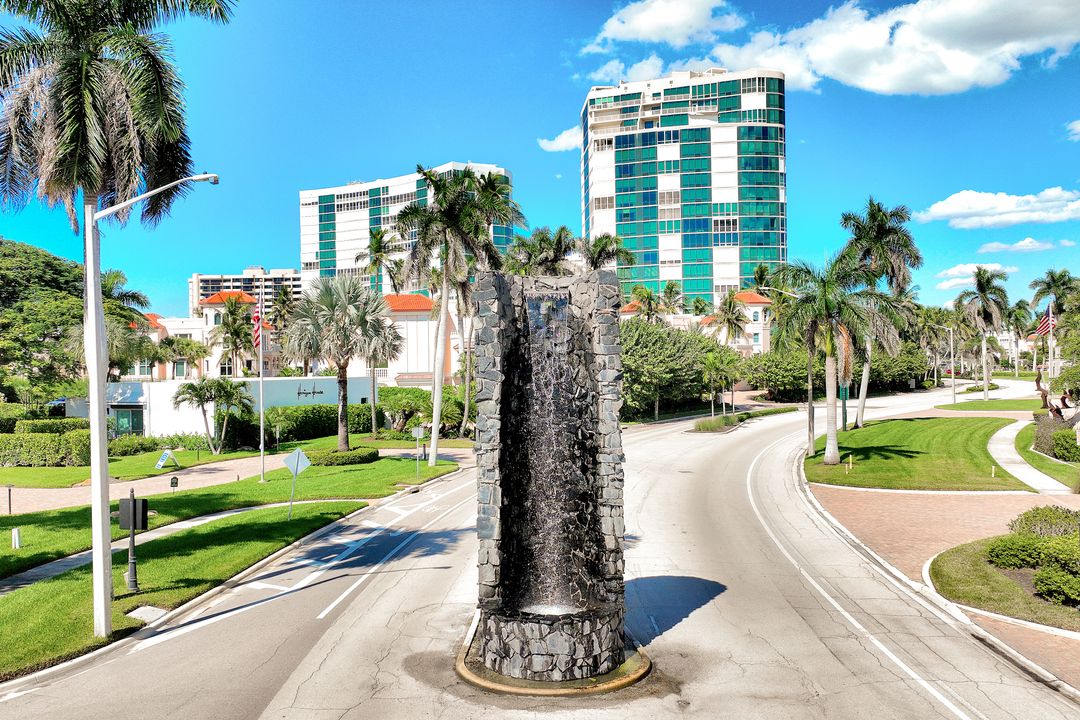 2000 Alamanda Dr #104, Naples, FL 34102