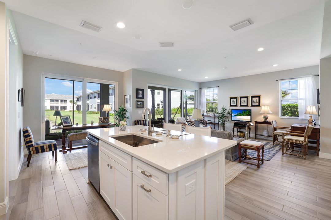 2647 Seychelles Cir #2204, Naples, FL 34112