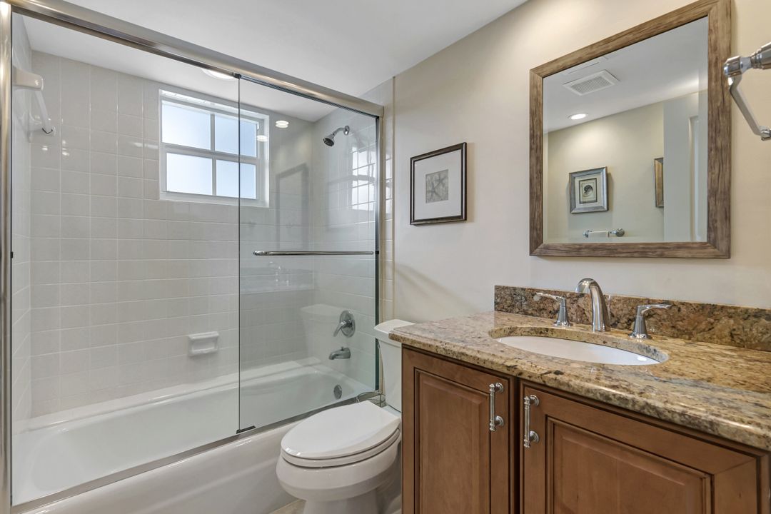 383 Harbour Dr #304, Naples, FL 34103