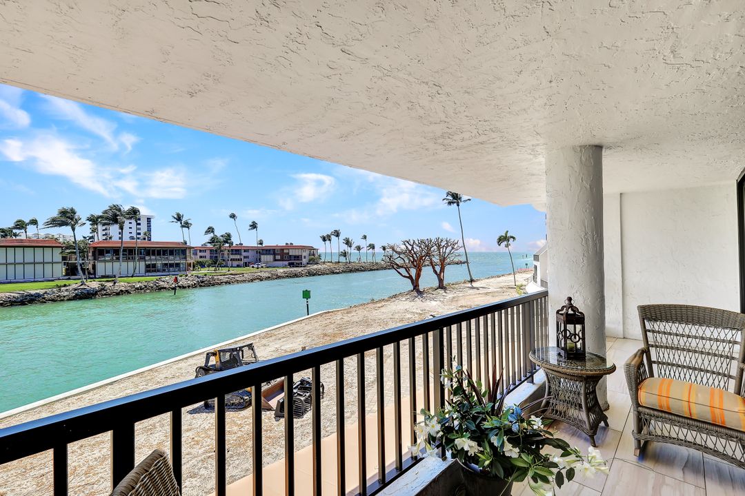 2302 Gulf Shore Blvd N, Naples, FL 34103