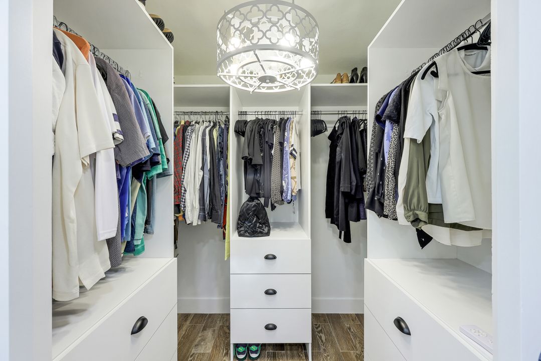 999 E Valley Dr, Bonita Springs, FL 34134