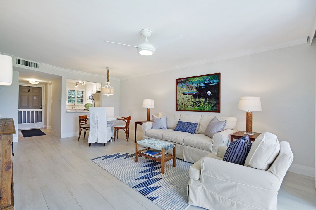 300 Forest Lakes Blvd #112, Naples, FL 34105