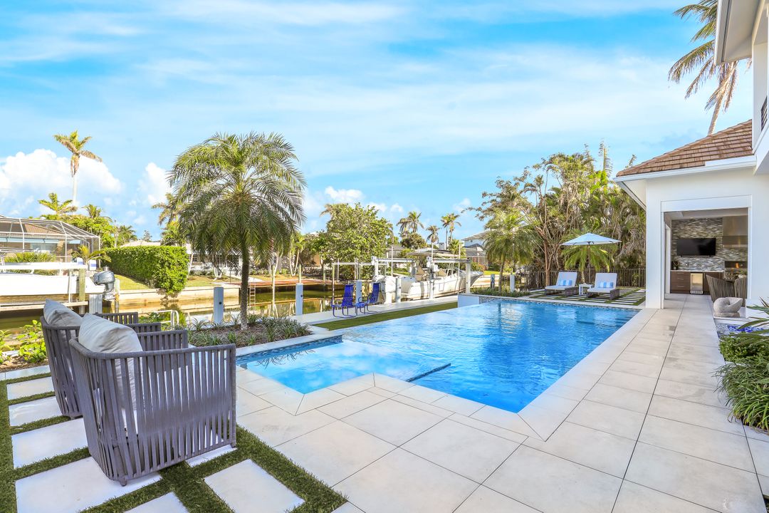 1501 Bluefin Ct, Naples, FL 34102