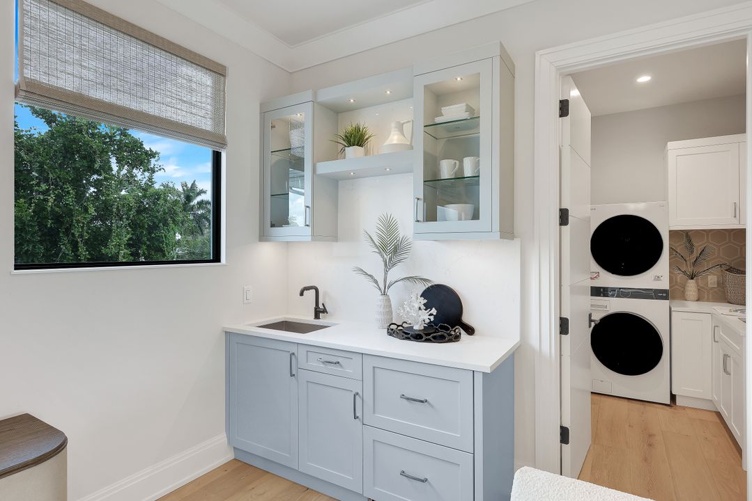 767 Park Shore Dr, Naples, FL 34103