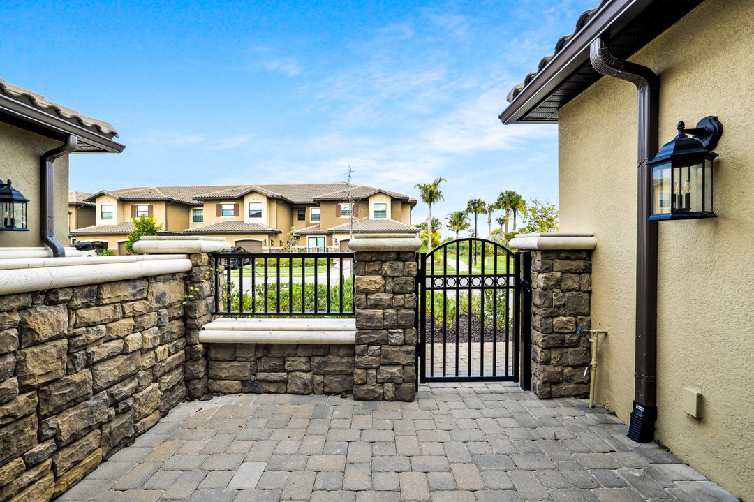 15336 Lucerna St #101, Naples, FL 34114