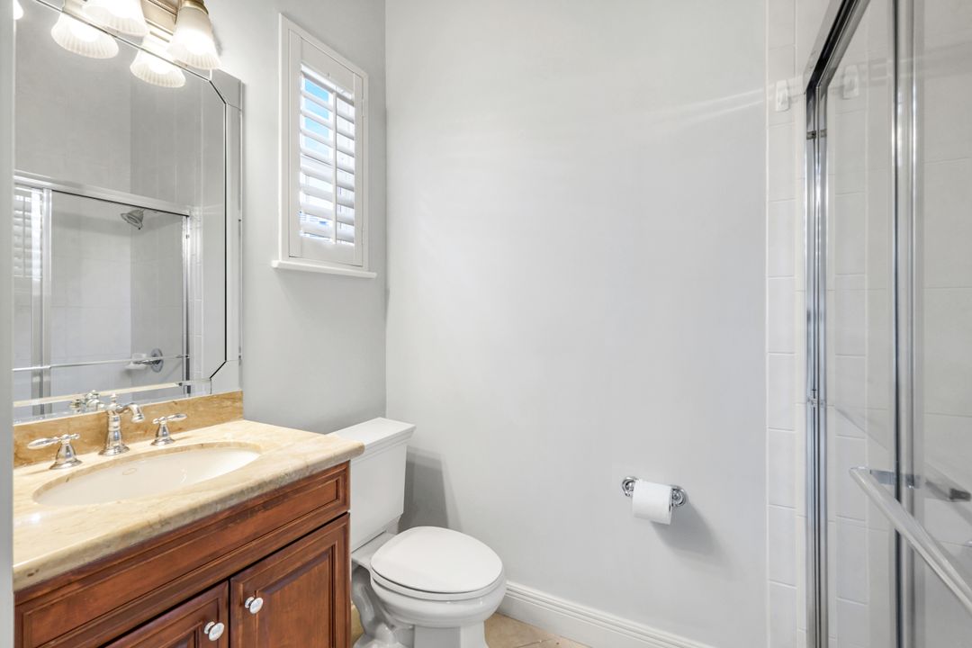 5799 Hammock Isles Dr, Naples, FL 34119