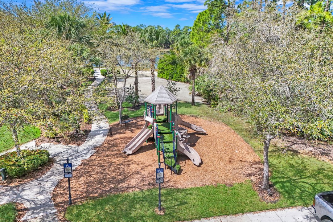 2040 Tarpon Bay Dr N #201, Naples, FL 34119