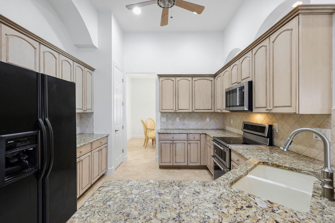 8737 Mustang Island Cir, Naples, FL 34113