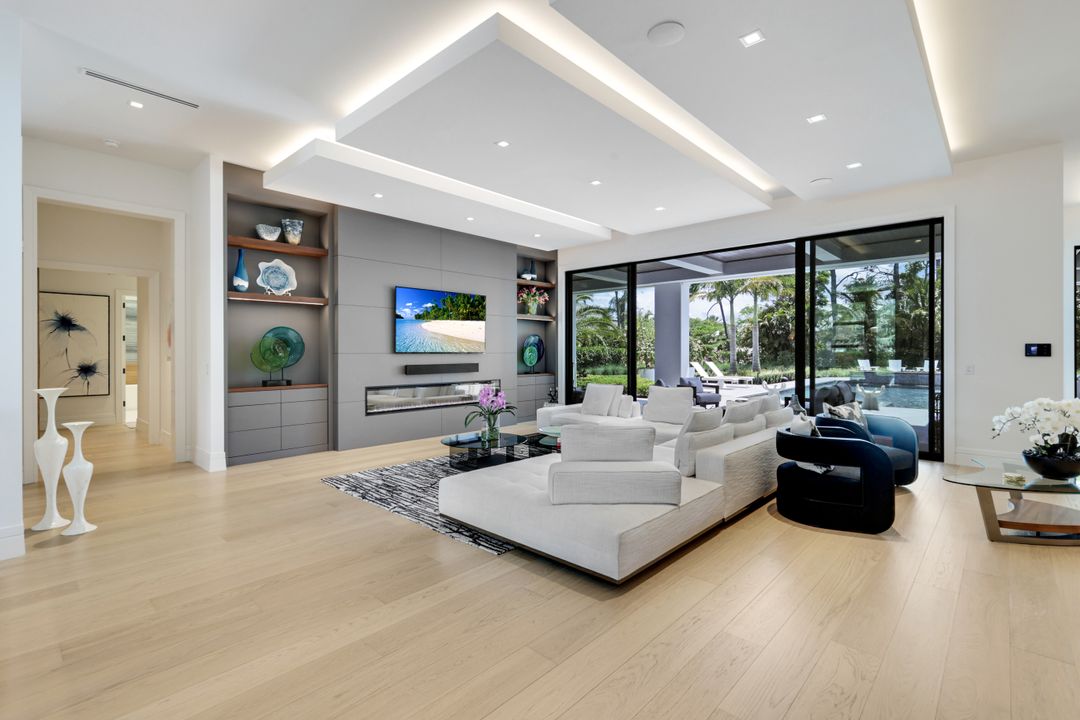 493 Carica Rd, Naples, FL 34108