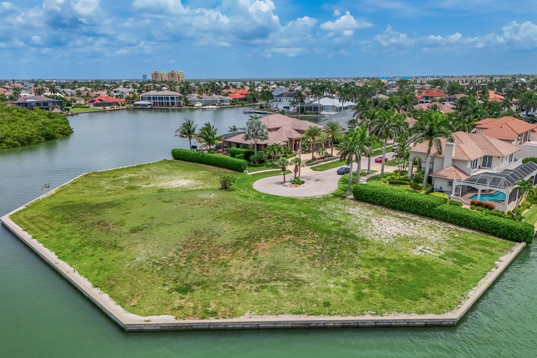 620 Rockport Ct, Marco Island, FL 34145
