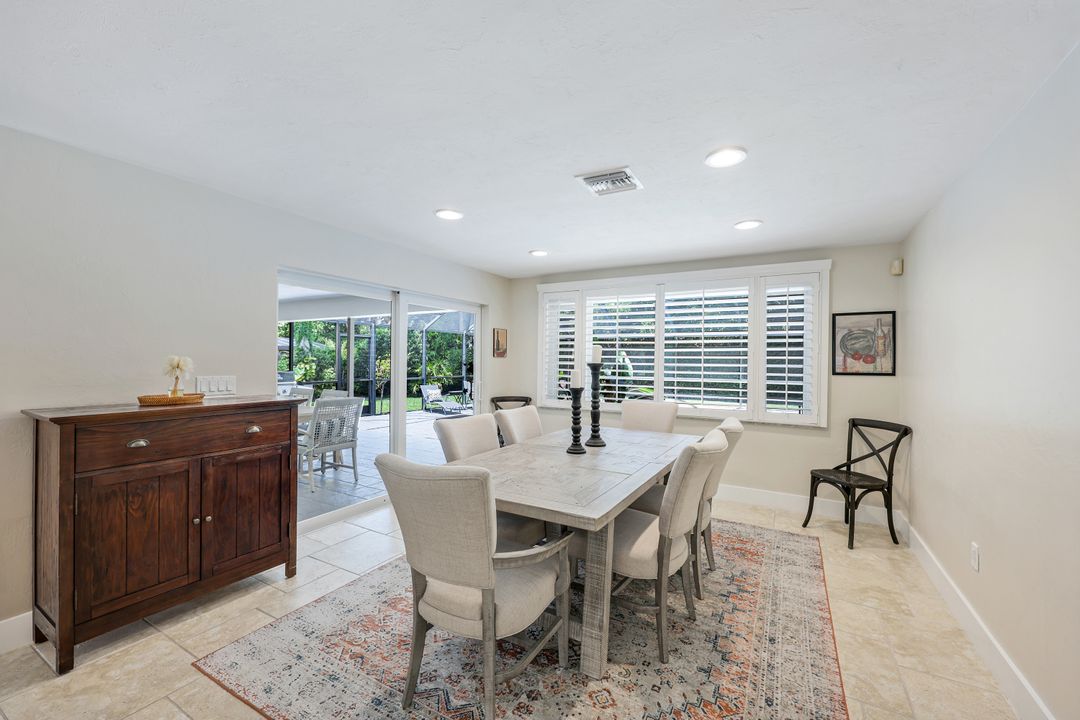 725 Old Trail Dr, Naples, FL 34103