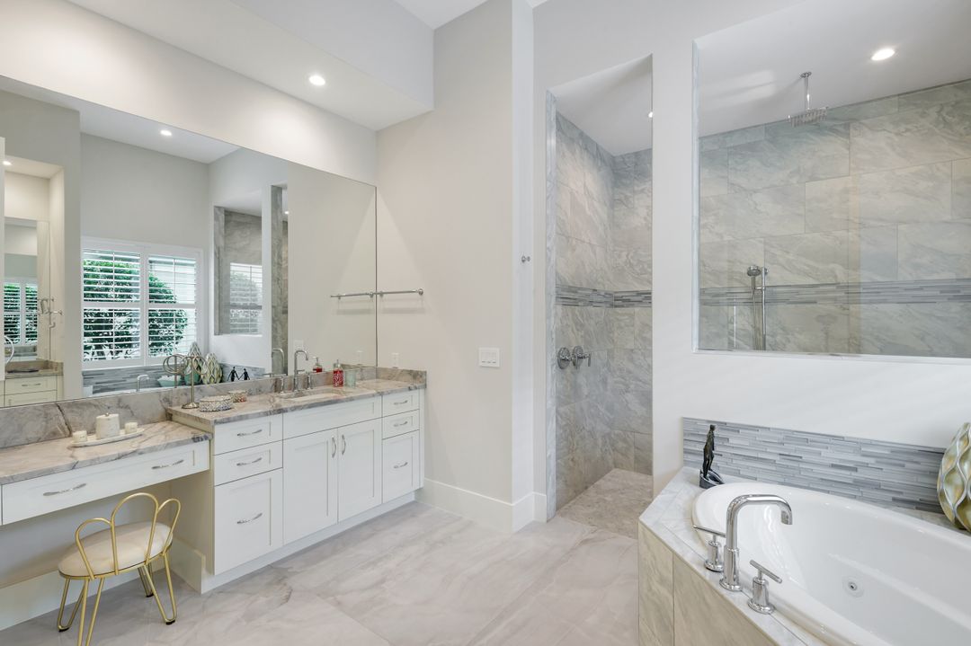 11907 Hedgestone Ct, Naples, FL 34120