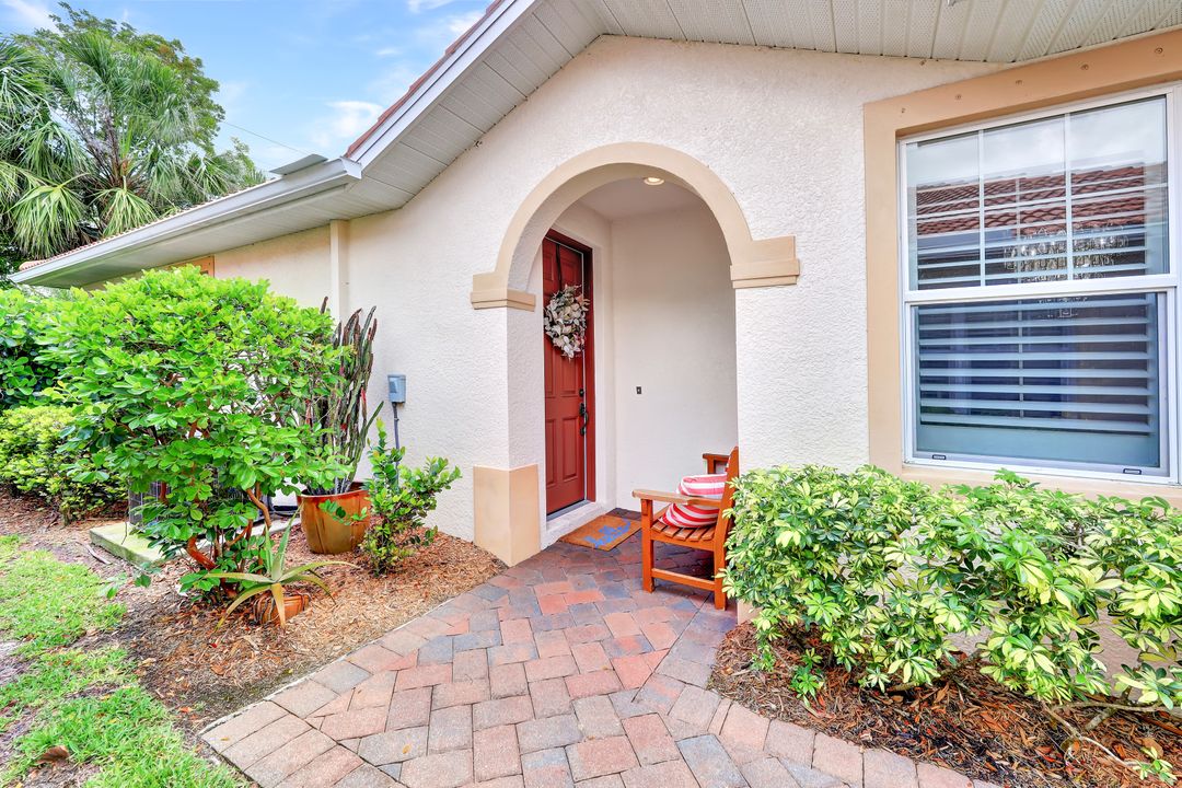 13466 Kent St, Naples, FL 34109
