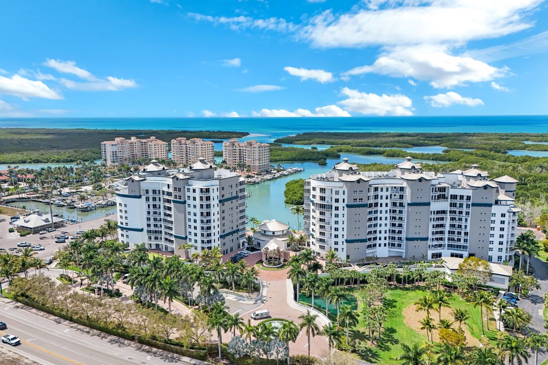 13675 Vanderbilt Dr #406, Naples, FL 34110