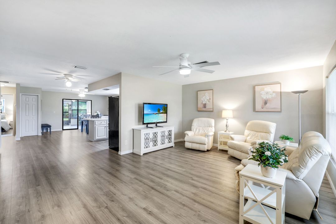 695 104th Ave N, Naples, FL 34108