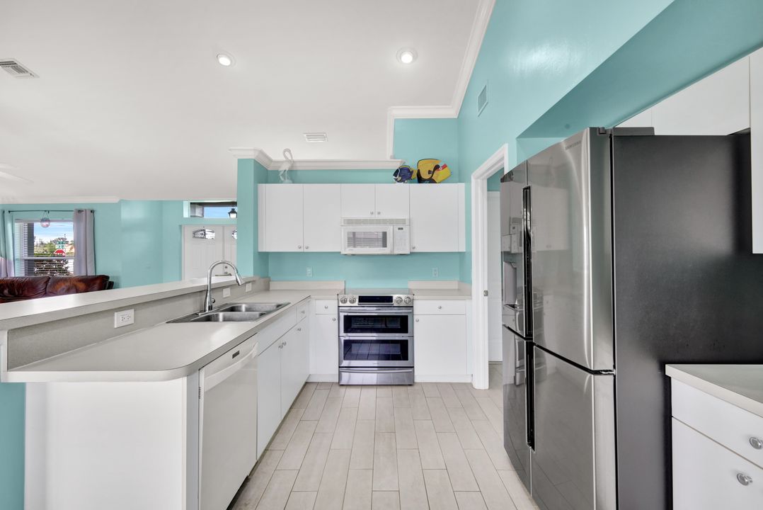 1718 SW 12th Ln, Cape Coral, FL 33991