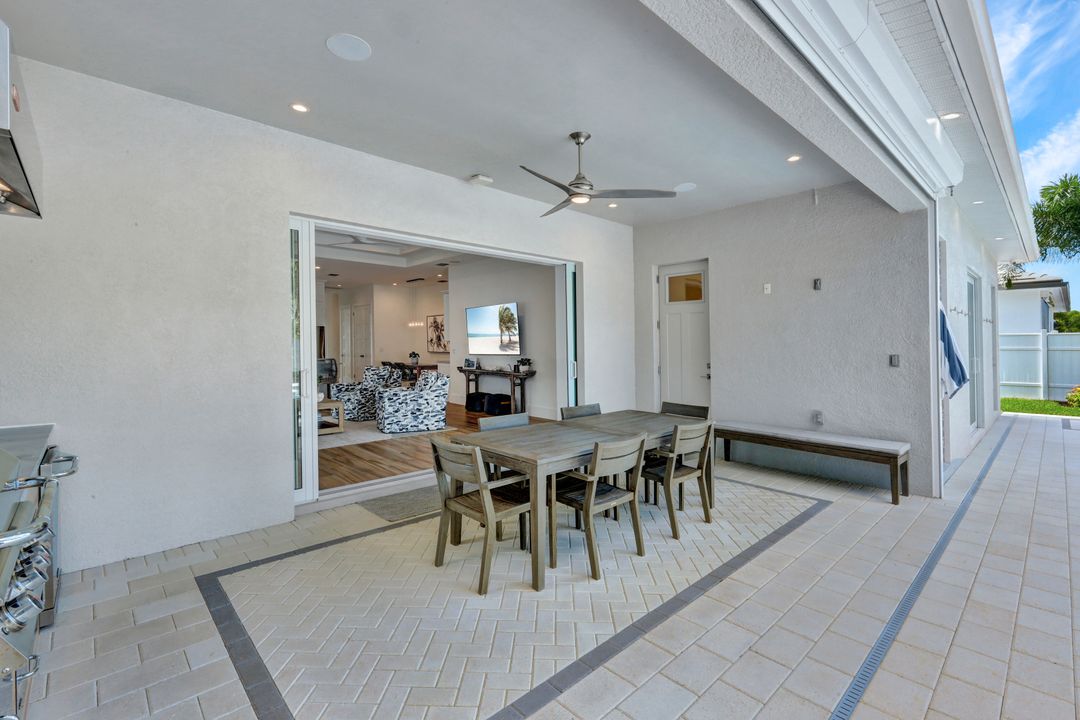 553 106th Ave N, Naples, FL 34108