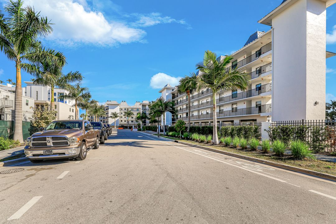 271 Southbay Dr #240, Naples, FL 34108