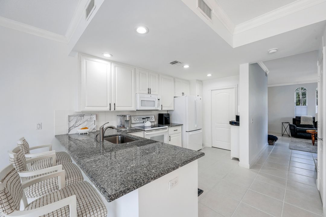 6214 Towncenter Cir, Naples, FL 34119