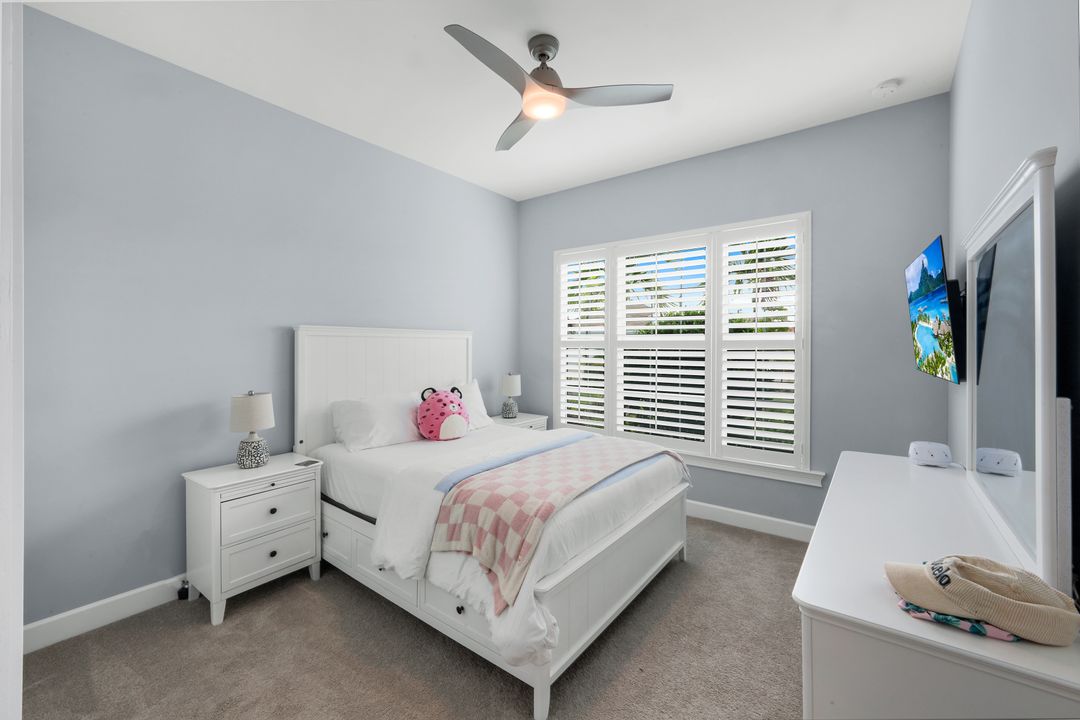 6392 Arriba Ave, Naples, FL 34113