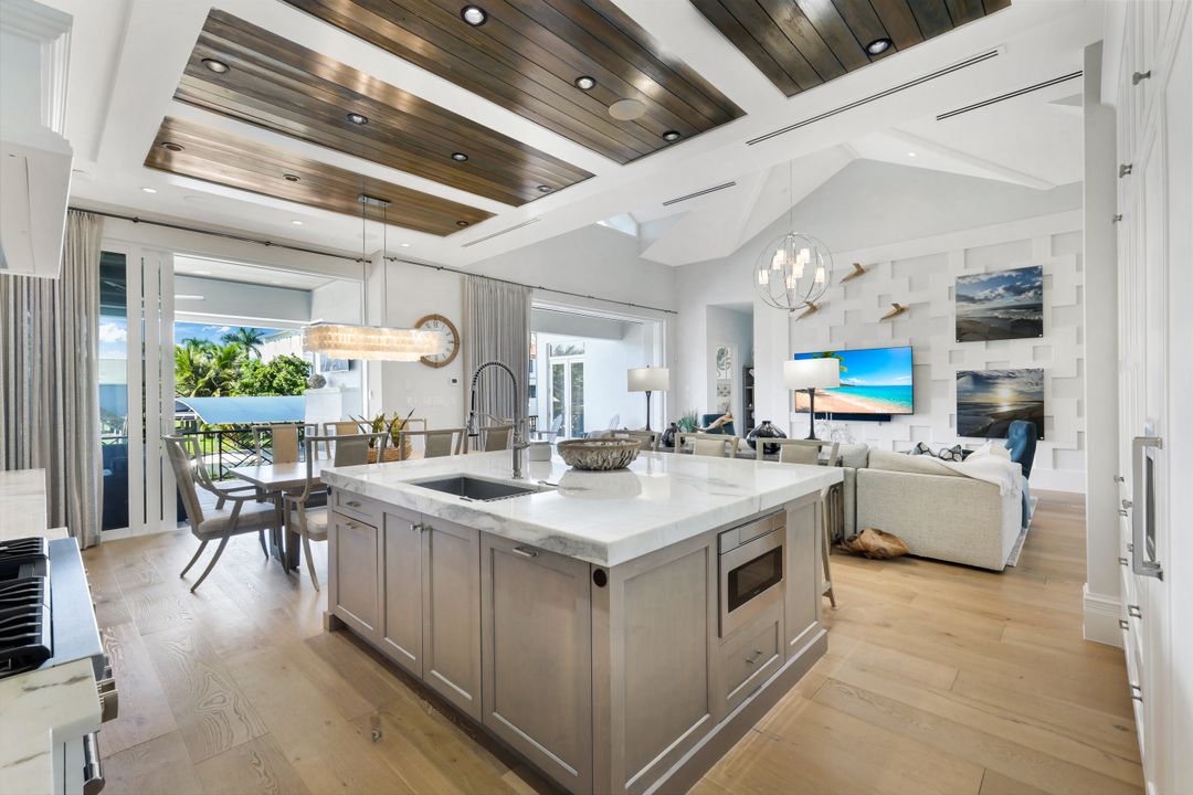 103 Bayview Ave, Naples, FL 34108