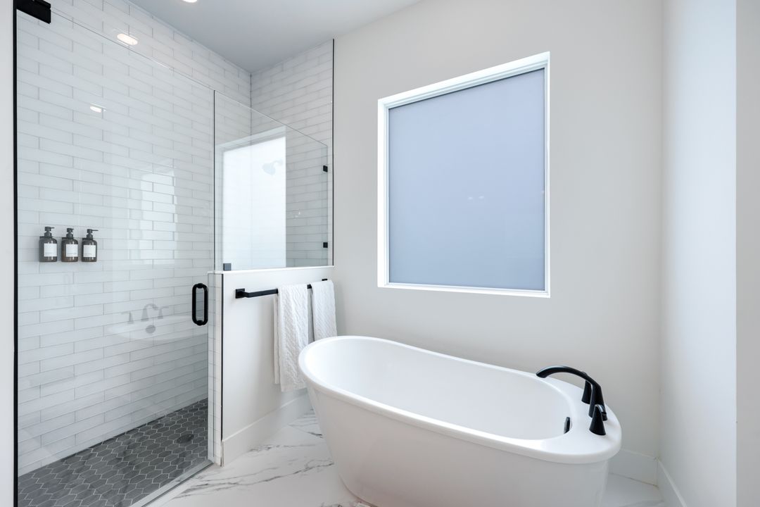 3697 Sapphire Cv Cir, Naples, FL 34114