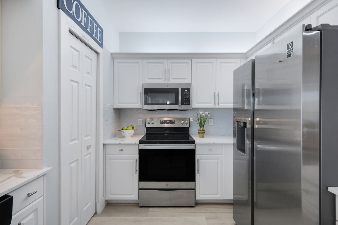 1335 Charleston Square Dr #6-101, Naples, FL 34110