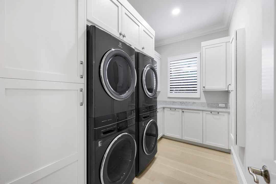 4262 Deephaven Ln, Naples, FL 34119