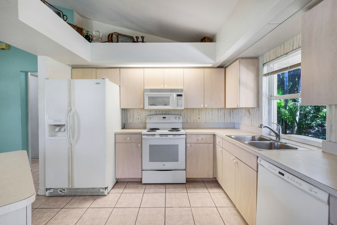 1015 SE 4th Pl, Cape Coral, FL 33990