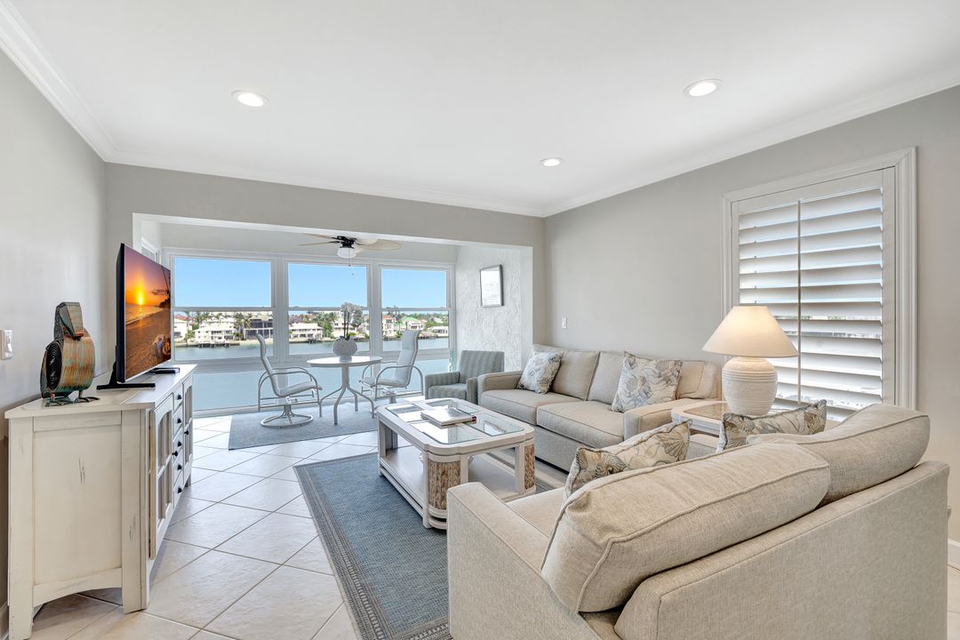 271 Southbay Dr #155, Naples, FL 34108