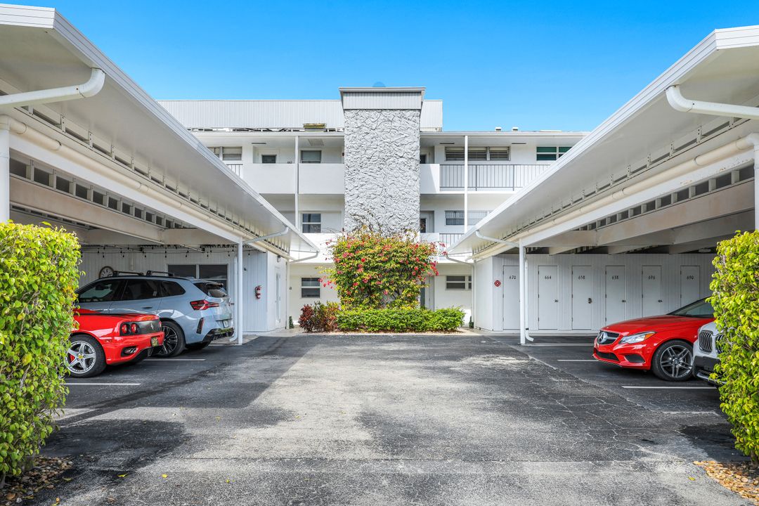 668 Broad Ave S, Naples, FL 34102