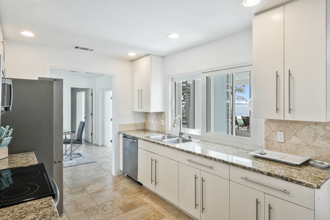 2302 SE 28th St, Cape Coral, FL 33904