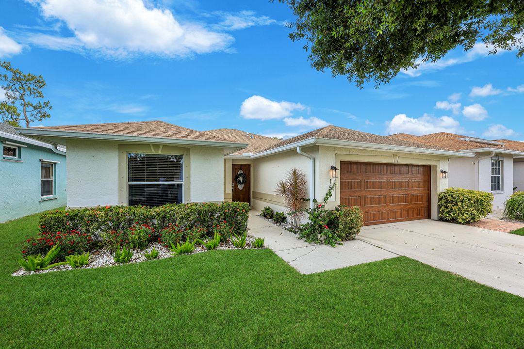 156 Stanhope Cir, Naples, FL 34104