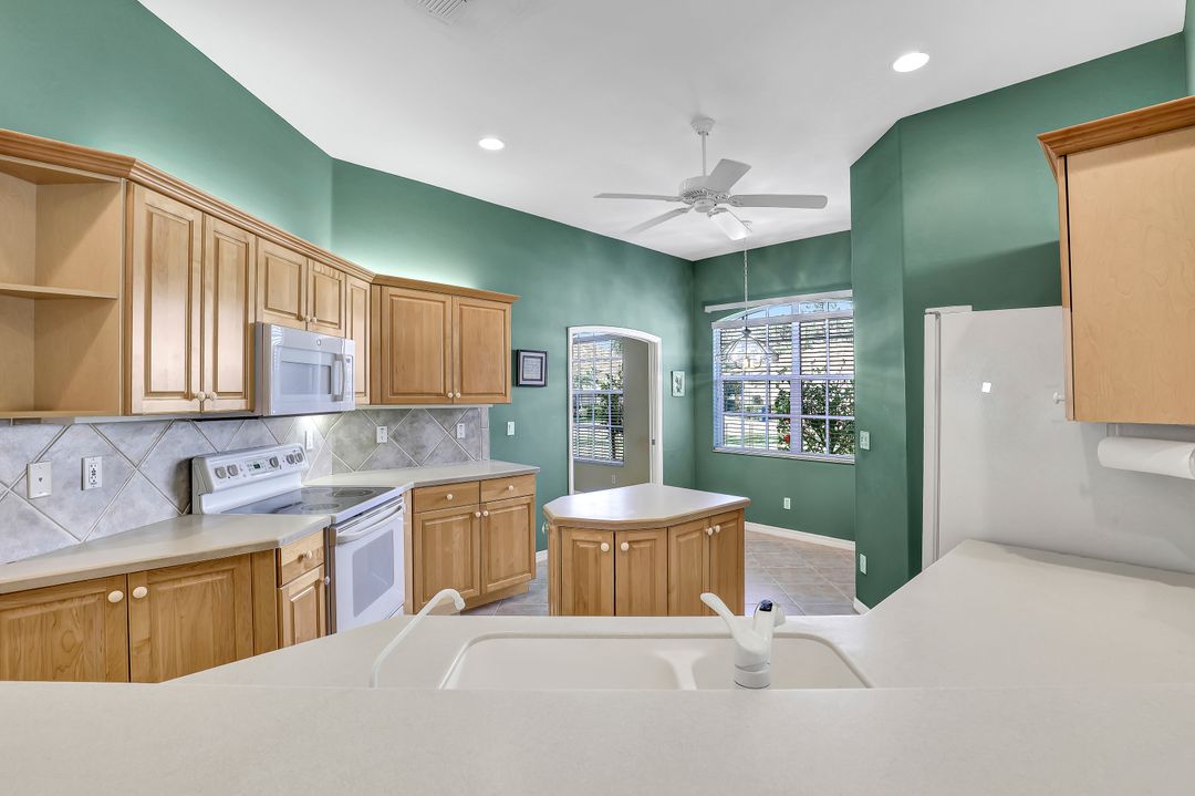 12715 Fox Ridge Dr, Bonita Springs, FL 34135