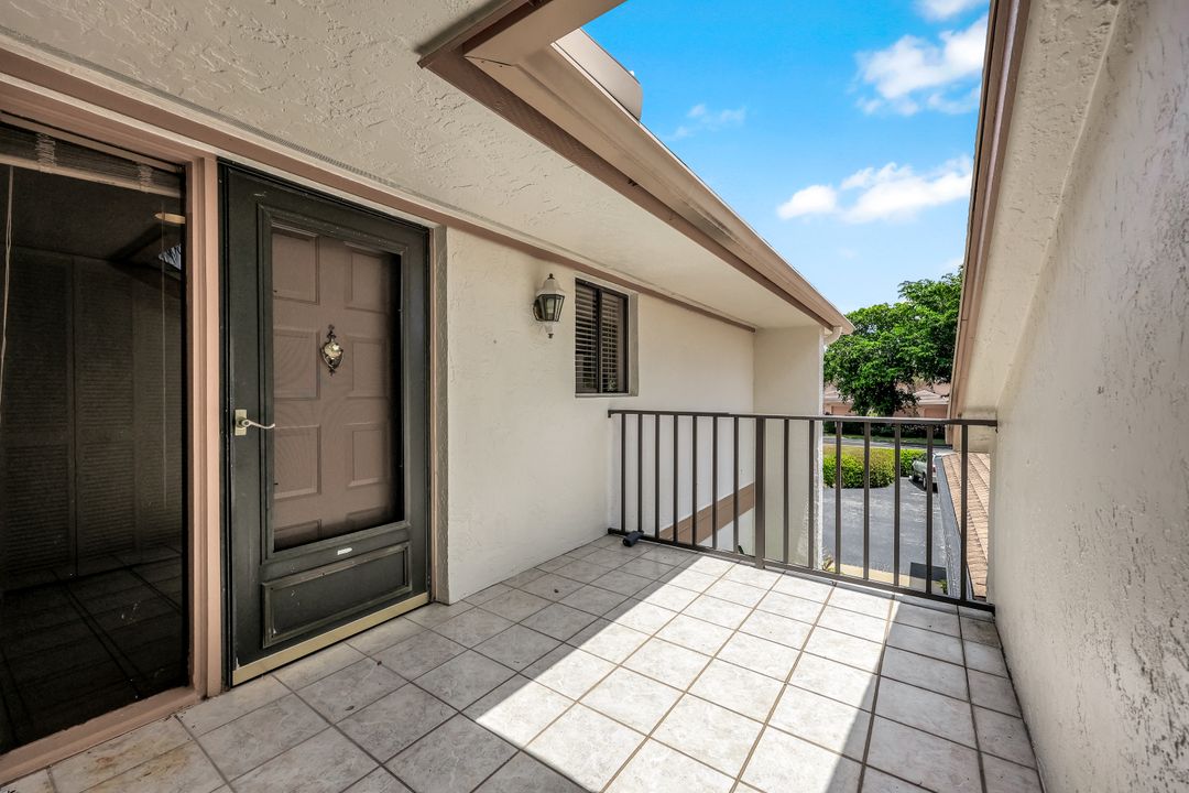 537 Lake Louise Cir #203, Naples, FL 34110