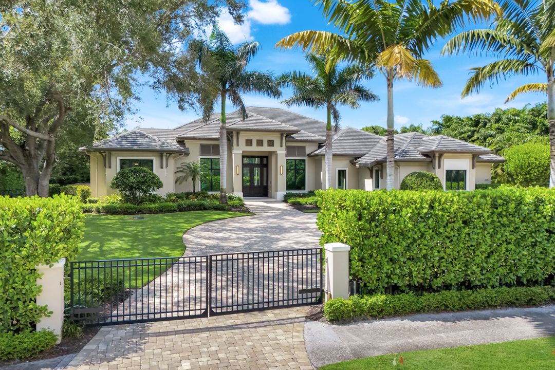 112 Hickory Rd, Naples, FL 34108