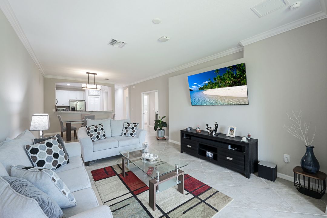 2028 Wellington St, Naples, FL 34120