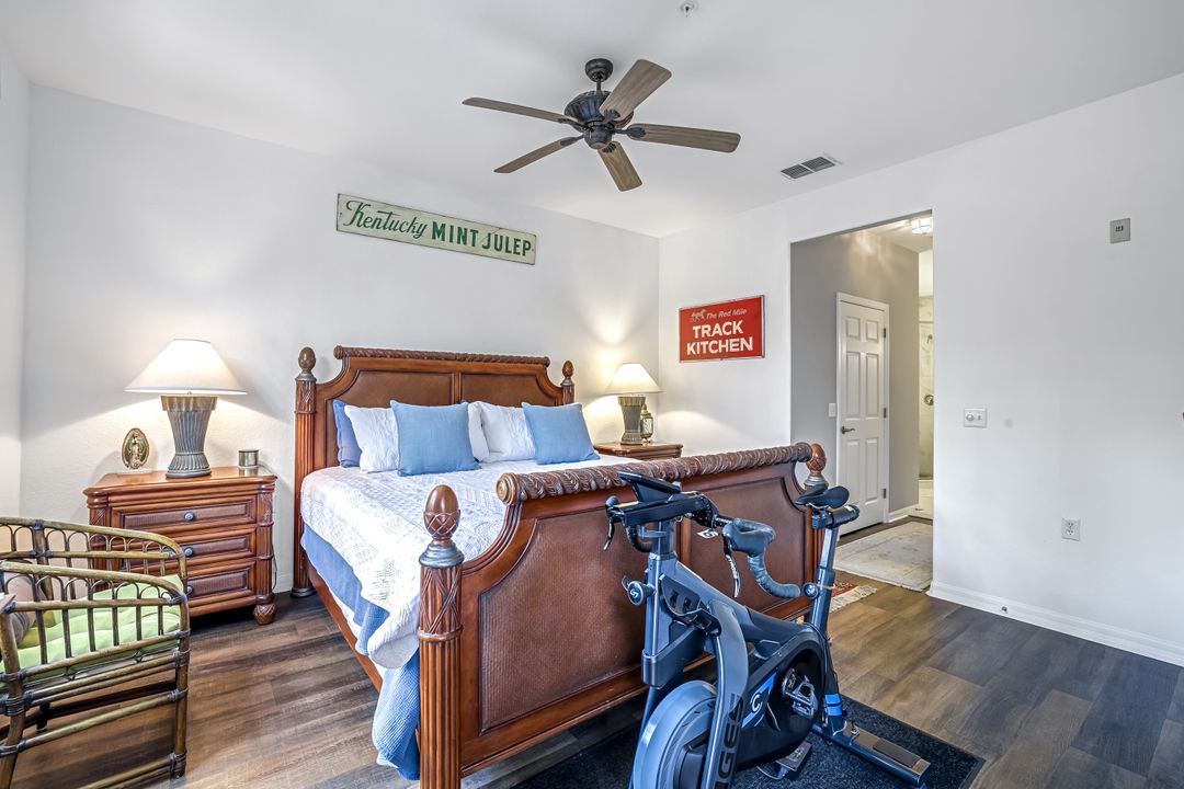 4843 Hampshire Ct #204, Naples, FL 34112