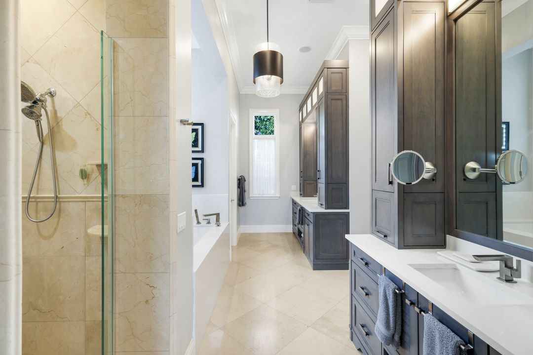 2885 Escada Ct, Naples, FL 34109