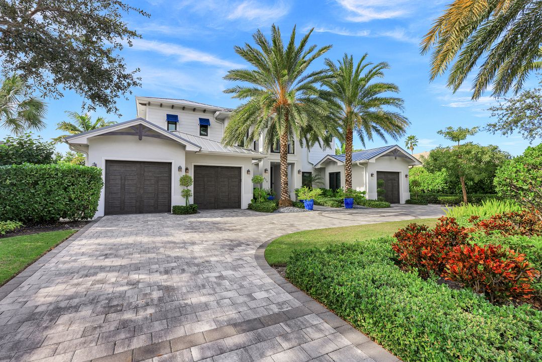 679 Rudder Rd, Naples, FL 34102