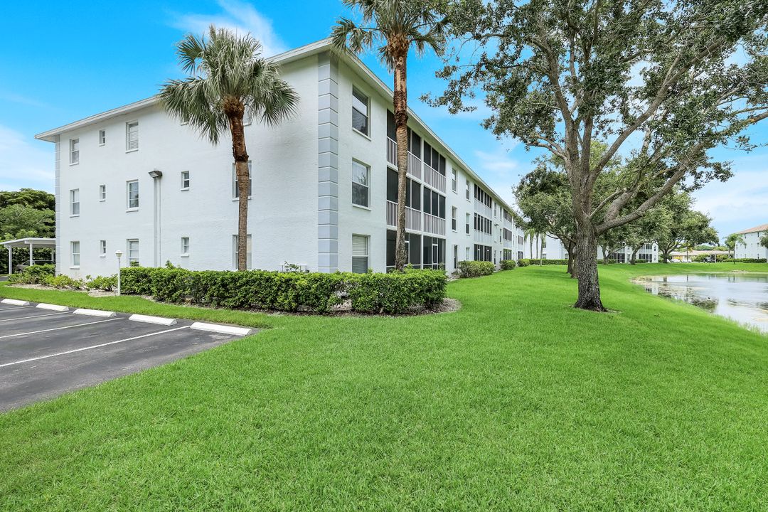 9850 Victoria Ln #205, Naples, FL 34109