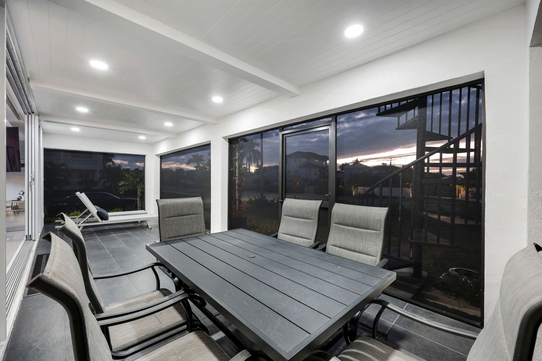 10002 Vanderbilt Dr, Naples, FL 34108