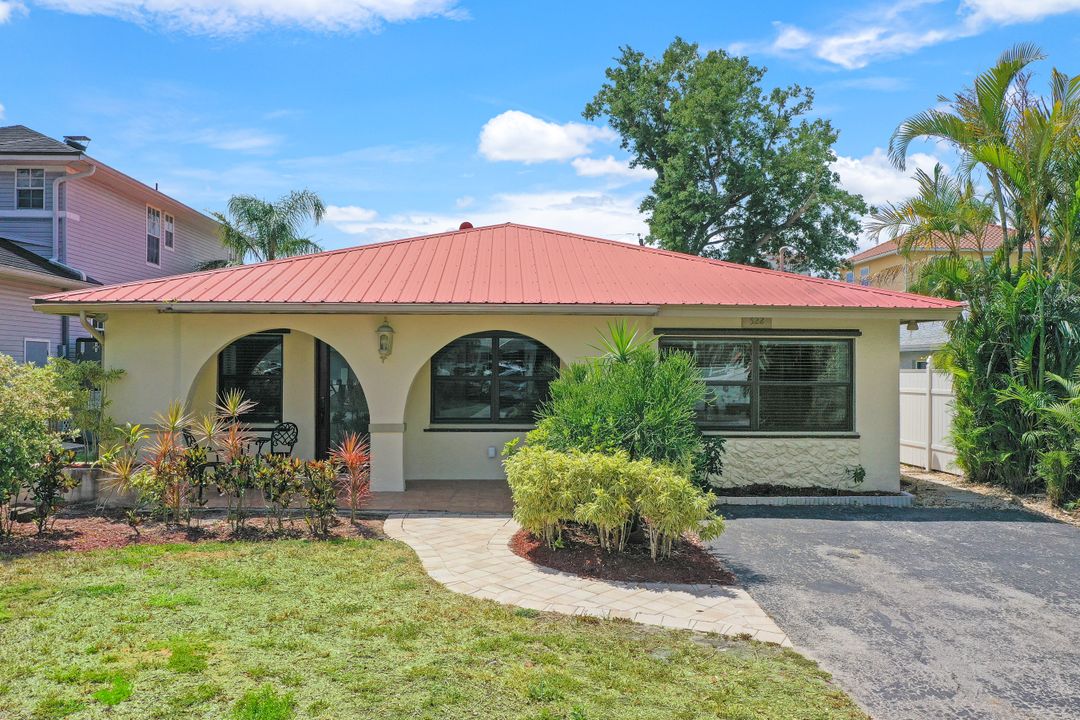 522 94th Ave N, Naples, FL 34108