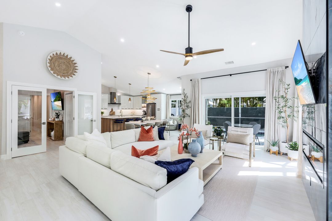 1262 Silverstrand Dr, Naples, FL 34110