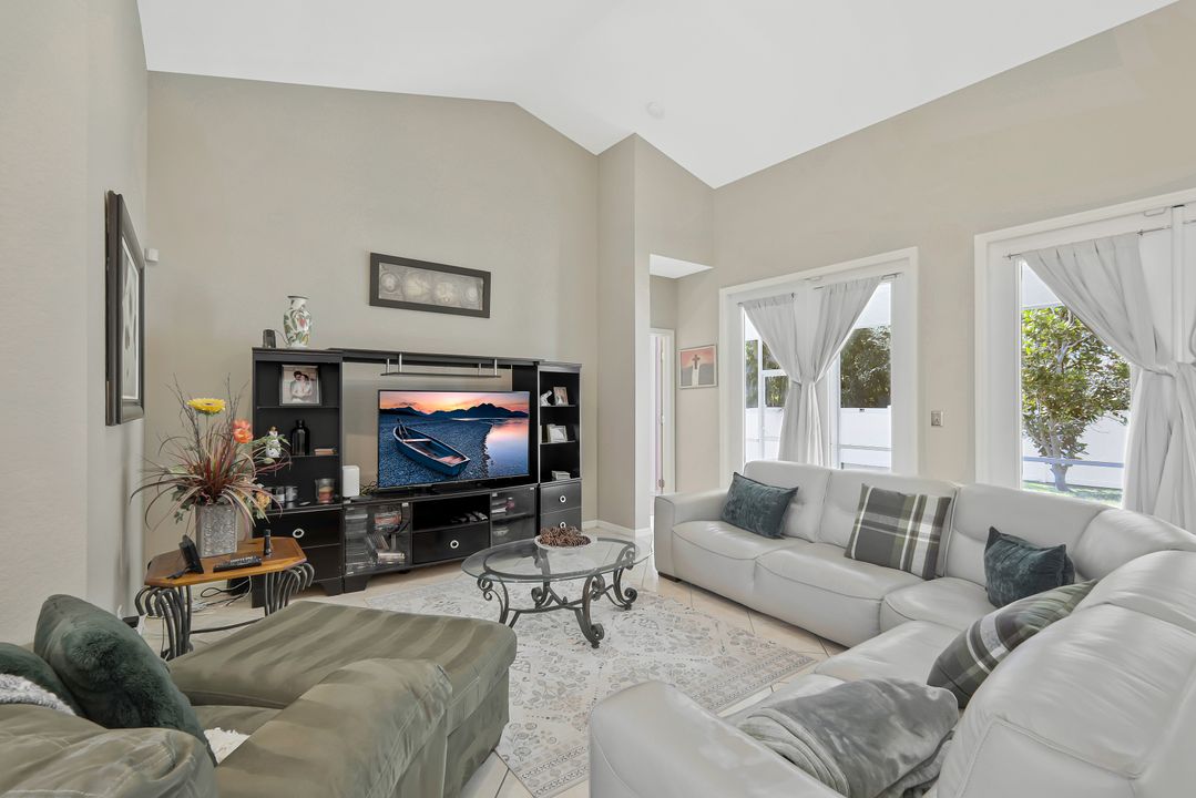 3830 SW 15th Pl, Cape Coral, FL 33914