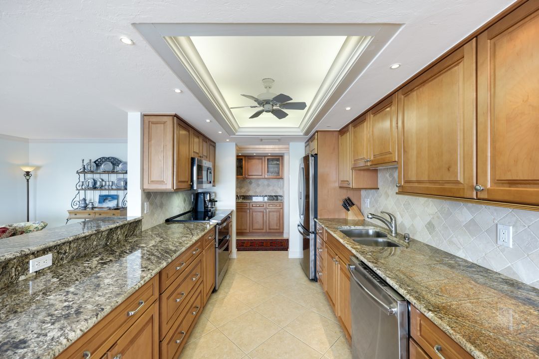 250 Park Shore Dr, Naples, FL 34103