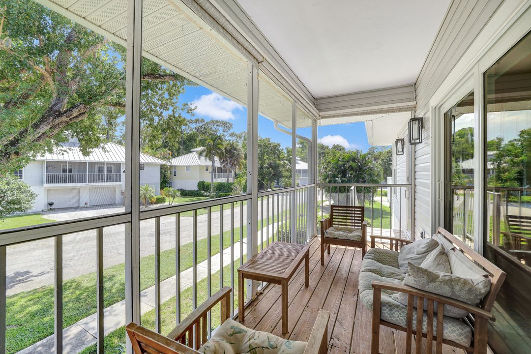 3625 Cottage Club Ln, Naples, FL 34105