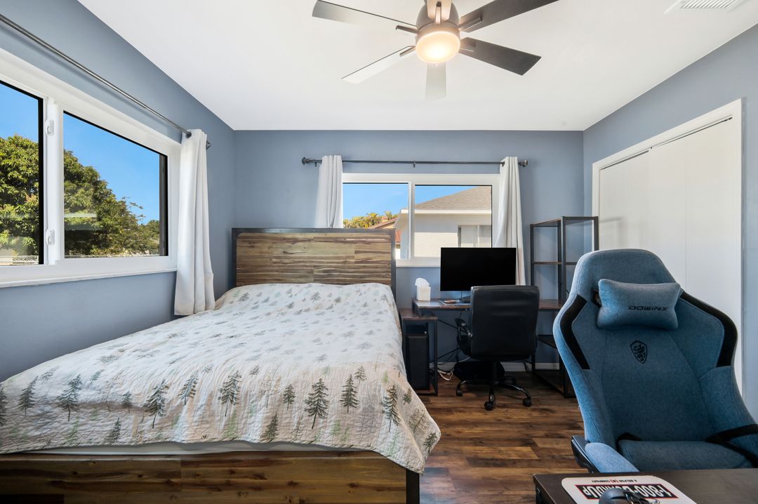 3926 Country Club Blvd, Cape Coral, FL 33904