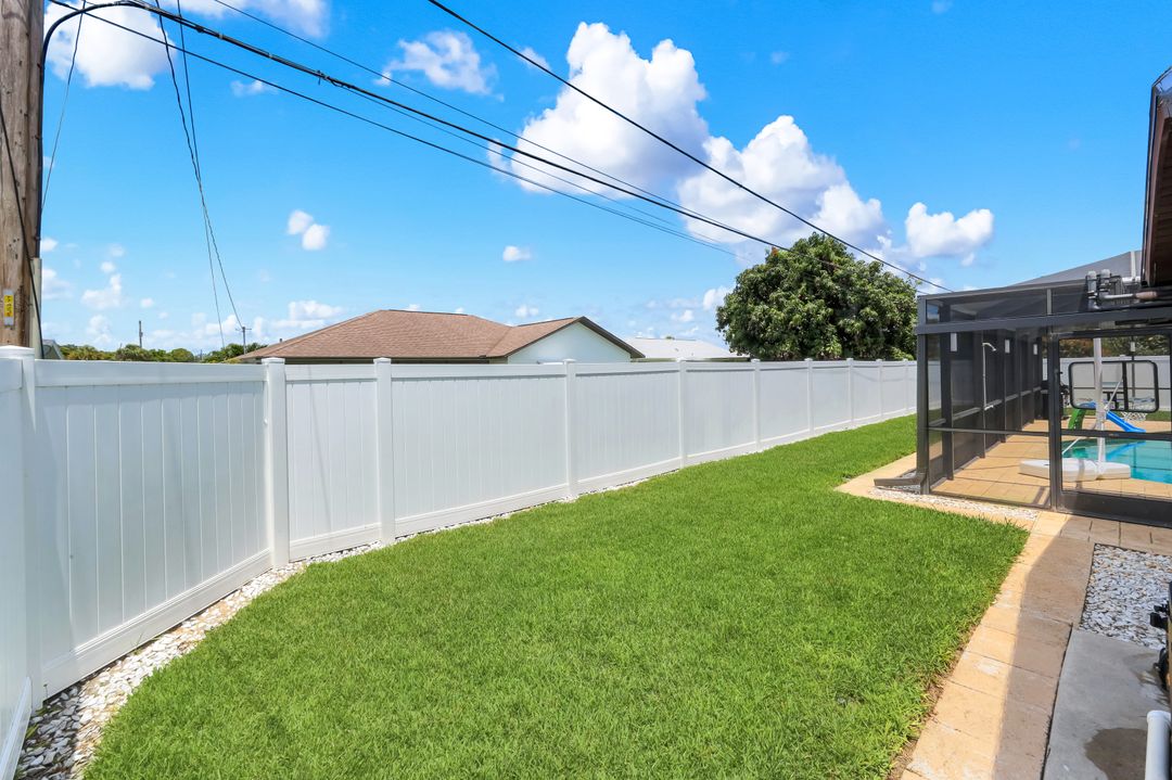 4548 SE 11th Pl, Cape Coral, FL 33904