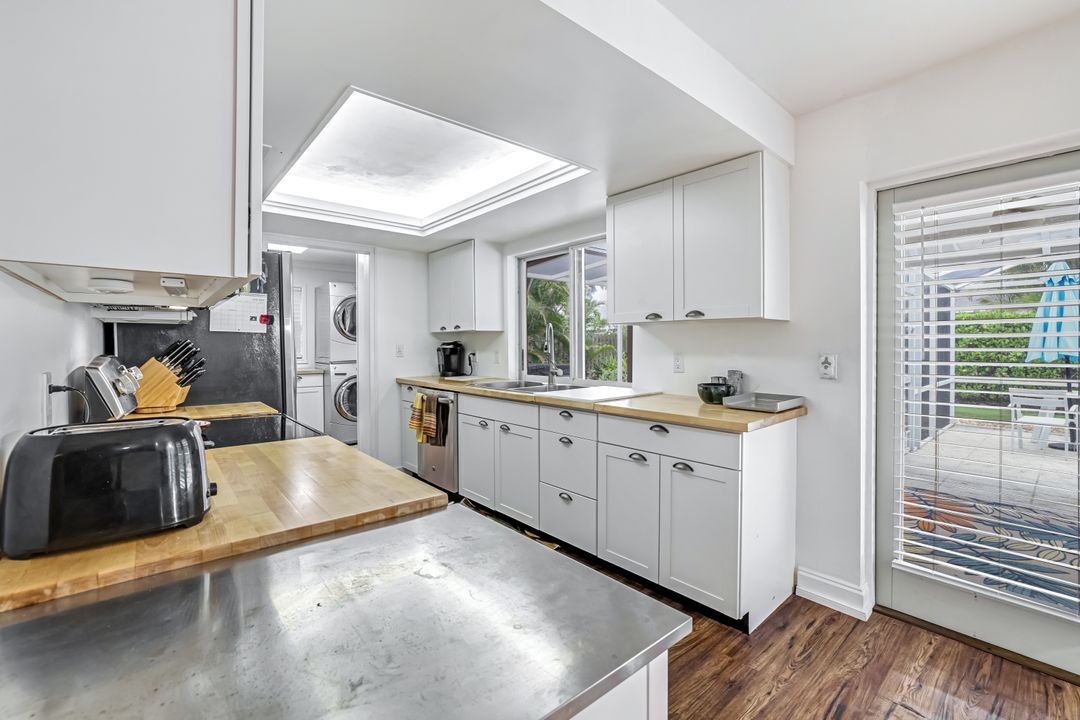 150 Big Springs Dr, Naples, FL 34113